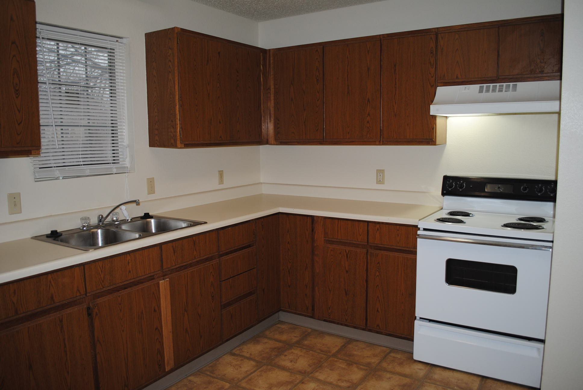 Mid%20city%20duplexes%201430-1432%2011th%20inside%20kitchen2